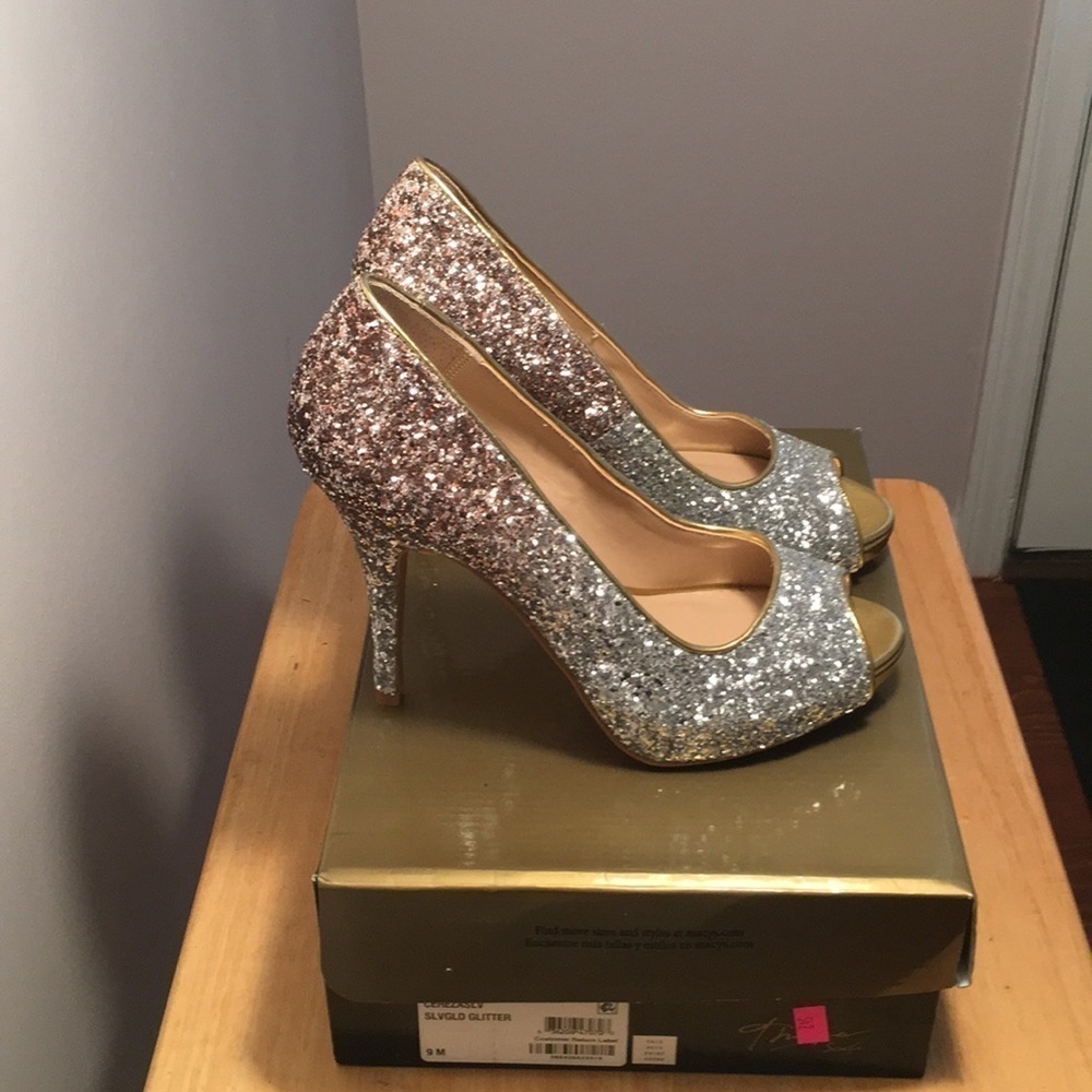 New Thalia Sodi Sliver Glitter Women’s Shoe Size 9